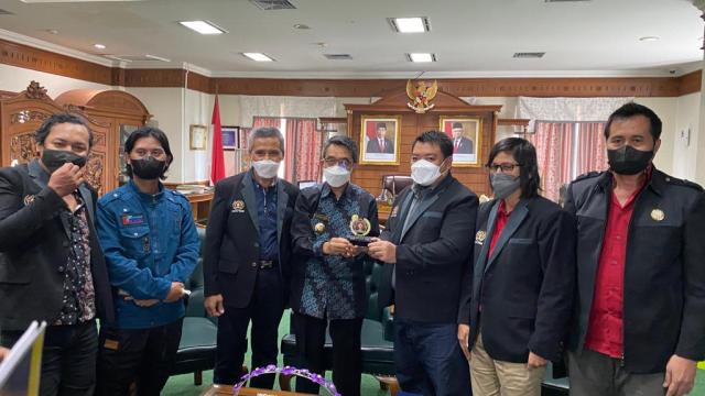 Dukung Standardisasi Kerja Sama Media, Bupati Kutim Diskusi Bareng Dengan PWI, SMSI dan JMSI