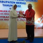 DPK Kaltim Serahkan 9.050 Bantuan Buku Ke Bupati Berau Untuk 4 Kampung