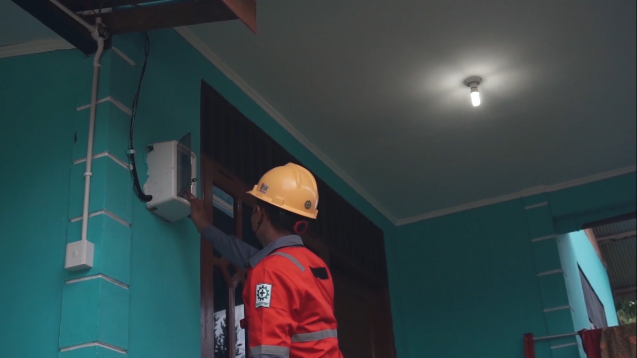 Alhamdulillah !! Ribuan Warga di 4 Desa di Kaubun Kini Bisa Nikmati Listrik 24 Jam